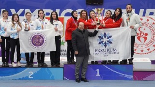 ETÜ buz üstünde zirvede