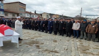 Evinde yanarak hayatını kaybeden Kıbrıs gazisi askeri törenle defnedildi