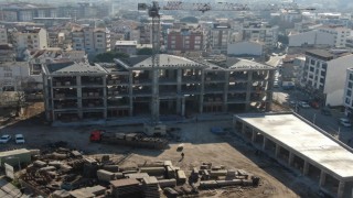 Ezine Kent Meydanı Projesi inşaatı hızla yükseliyor