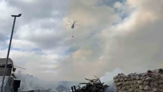 Fabrika yangınına helikopterlerle havadan müdahale başladı