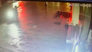 Fatihte 80 bin dolar haraç alamadıkları kuyumcuyu kurşunlayan motosikletli şüpheliler kamerada