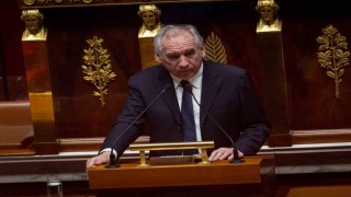 Fransada Bayrou hükümetine yönelik dördüncü gensoru önergesi de reddedildi