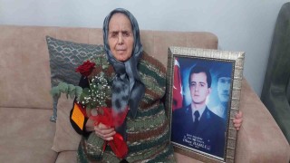 Gazi Tümgeneral Aladan şehit annesine anlamlı hediye
