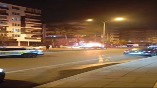 Gaziantepte kaza sonrası alev alan otomobil kullanılamaz hale geldi