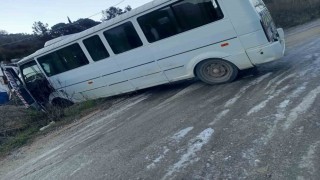 Gazipaşada okul servisi buzlu yolda kaydı, korku dolu anlar yaşandı