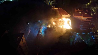 Gece yarısı 5 katlı binada yangın