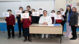Gençler minikleri sevindirdi
