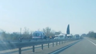 Germencikte 3 araçlı trafik kazası: 4 yaralı