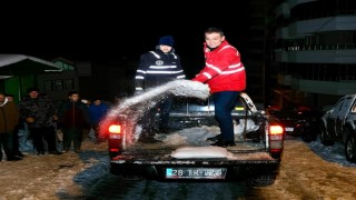 Fuat Köse, Karla Mücadeleye Katılarak Ekiplerine Destek Verdi