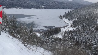 Göl manzarasına geldiler, buz manzarasıyla karşılaştılar