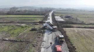 Gönenin 15 yıllık yol sorununu Büyükşehir çözüyor