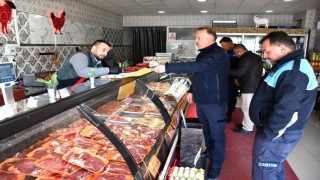 Güründe kasaplar ve marketler denetlendi