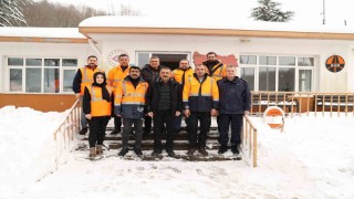 Hacıbektaşoğlu, karla mücadelede sahada görev yapan ekiplerle buluştu