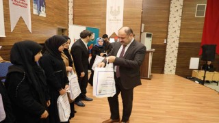 Hafız çocuklara tablet hediye edildi