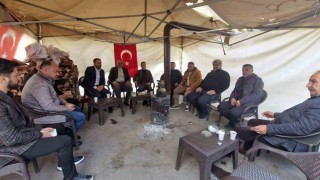 HAK-İŞ Diyarbakır İl Başkanı Aküzüm, DEMli belediyelerin işten çıkardığı mağdurlarla görüştü