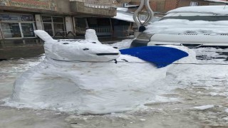 Hakkari esnafı kardan eşek yaptı
