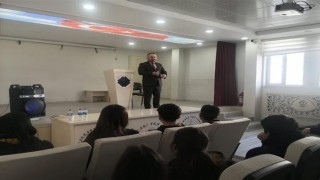 Hakkari Müftüsü Okuş, lise öğrencileriyle buluştu