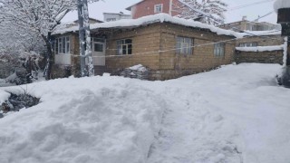 Hakkaride 31 yerleşim yerinin yolu kapandı
