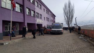 Hakkaride 34 öğrenci gıda zehirlenmesi şüphesiyle hastaneye kaldırıldı