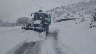Hakkaride 34 yerleşim yerinin yolu ulaşıma kapandı