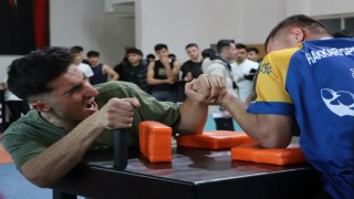 Hakkaride bilek güreşi il birinciliği yapıldı