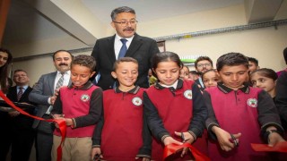 Hakkaride Bir Bavul Kitap Kütüphanesi açıldı