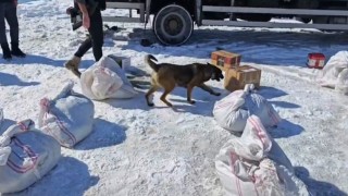 Hakkaride kargo ile gönderilmek istenilen 102 kilo metamfetamin ele geçirildi