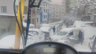 Hakkaride karla mücadele çalışması devam ediyor
