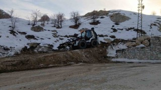 Hakkaride PMT ekipleri soğuk havaya aldırış etmeden çalışmalarını sürdürüyor