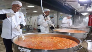 Haliliyede sıcak yemek dağıtımı sürüyor