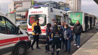 Halk otobüsü ani fren yapınca 3 yolcu yaralandı