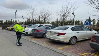Hatalı araç park eden 241 sürücüye ceza yazıldı