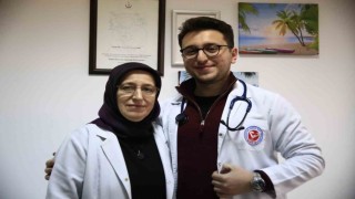 Hem annesi, hem de mesai arkadaşı...