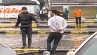 Highway yine taraftarların savaş meydanı oldu: 1i ağır 4 yaralı