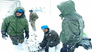 Hindistanda çığ: 41 kişi kar altında mahsur kaldı