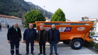 Honazlı çiftçilere katı gübre römorku kazandırıldı