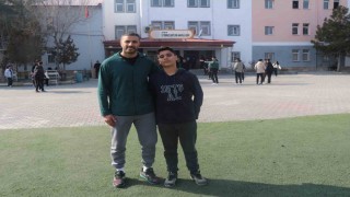 Iğdırda öğretmen, öğrencisini heimlich manevrası ile kurtardı