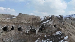 Iğdırdaki Tuz Mağaraları kış aylarında ziyaretçilerini ağırlıyor