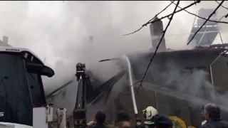 İki evde hasara neden olan yangın söndürüldü