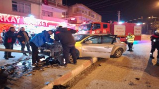 İki otomobilin çarpıştığı kaza kamerada: 2 yaralı