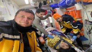 İl Sağlık Müdürü Özdemir depremzedeyi, depremzede de onu unutmadı