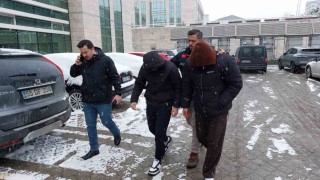 Instagramdan kadın kıyafeti ilanı ile dolandırıcılıktan 4 kişi adliyeye sevk edildi
