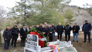 Irkçı saldırıda hayatını kaybeden Saraçoğlu kabri başında anıldı