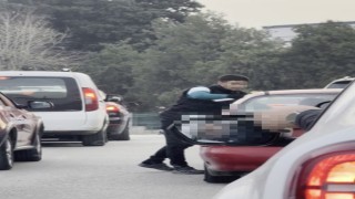 Işıklarda cam silenlerden rahatsız olan sürücüler valilikten yardım istedi