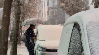 Ispartada yoğun kar yağışı başladı, kartpostallık manzaralar ortaya çıktı