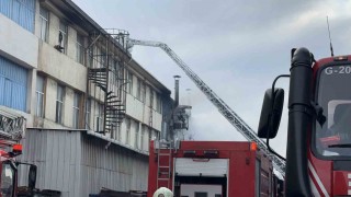 İstanbulda kauçuk imalathanesinden alevler yükseldi