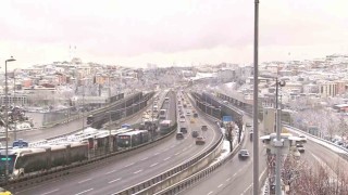 İstanbulda okullara kar tatili trafiğe yaradı: Trafik yoğunluğu yüzde 20 oldu