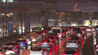 İstanbullular haftaya yoğun trafikle başladı