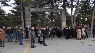 İYİ Parti Genel Başkanı Dervişoğlu, şehit ailelerini soğukta bekletti