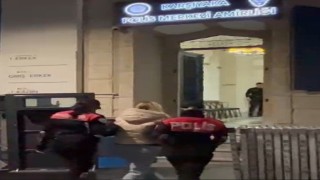 İzmirde 35 yıl hapisle aranan dolandırıcı yakalandı